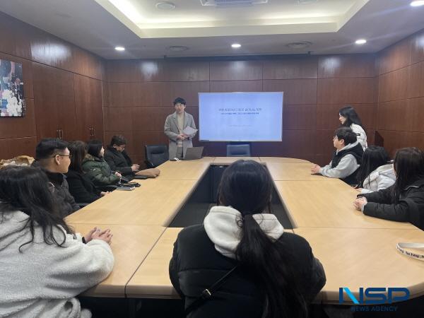 NSP통신-영천시는 지난 21일 최기문 영천시장과 시 관계자, 지역 청년창업가 대표 등 10여 명이 대구 서문시장, 방천시장(김광석 다시그리기길), 삼덕동 거리, 펙스코몰 등에서 지역 활성화 및 창업역량 강화를 위한 워크숍을 실시했다고 밝혔다. (사진 = 영천시)