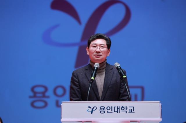 NSP통신-21일 용인대 단호홀에서 열린 용인대학교 학위수여식에서 이상일 용인특례시장이 축사를 하고 있다. (사진 = 용인특례시)