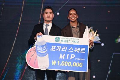 [NSP PHOTO]동아오츠카 삼성생명 키아나 스미스 포카리스웨트 기량발전상 시상