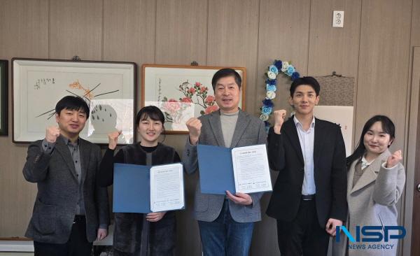 NSP통신-군위군정신건강복지센터는 군위재가노인돌봄센터와 지난 27일 지역 노인들의 정신건강 증진을 위해 협력 사업을 추진했다. (사진 = 군위군)