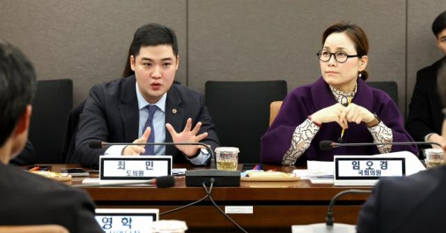 NSP통신-수원시 소재 GH(경기주택도시공사) 광교 신사옥을 방문한 최민 경기도의원이 광명시 원도심 주거환경 개선 및 주택공급 확대 사업 추진 관련 정담회를 하고 있다. (사진 = 최민 의원실)