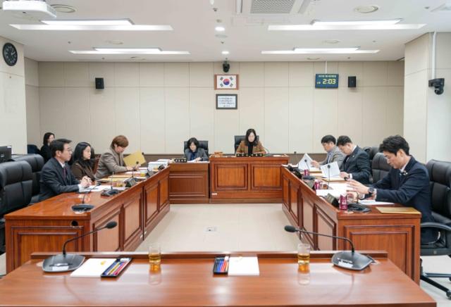 NSP통신-용인특례시의회 의회운영위원회가 4일 회의를 개최하고 있다. (사진 = 용인특례시의회)