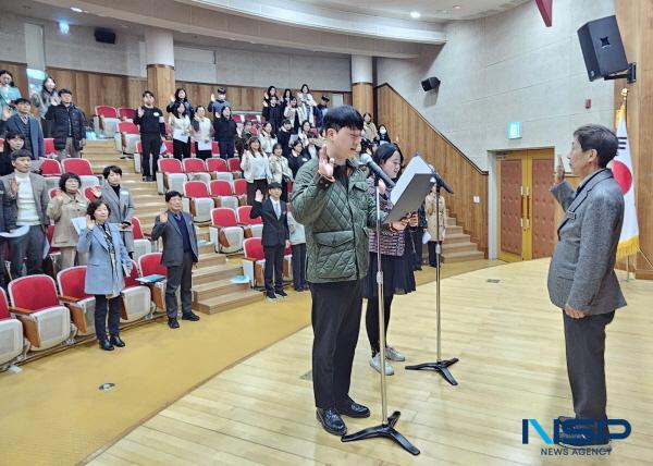 NSP통신-경산교육지원청은 4일 경산교육지원청 강당에서 청직원 및 소속기관 직원 100여 명이 참석한 가운데 청렴서약식을 실시했다. (사진 = 경산교육지원청)