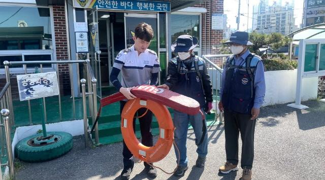 NSP통신-목포해경, 연안안전지킴이 구조장비 사용법 교육 (사진 = 목포해경)