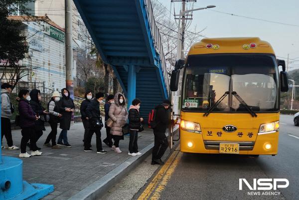 NSP통신-여수 오천일반산업단지 입주기업 근로자들이 통근버스를 이용하고 있다 (사진 = 여수시)