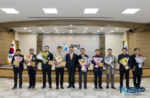 NSP통신-칠곡군은 제59회 납세자의 날(3월3일)을 맞아 지난해 지방재정 확충에 기여한 성실납세자를 선정해 지난 4일 군청 강당에서 감사패를 수여했다. (사진 = 칠곡군)