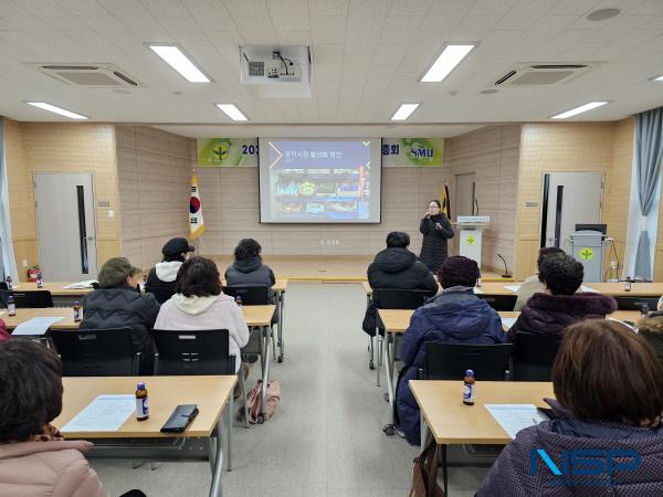 NSP통신-영덕군은 영덕시장의 서비스를 개선하고 지역 상권 활성화에 이바지하기 위해 지난 5일 영덕시장 상인들을 대상으로 상반기 역량강화 교육을 시행했다. (사진 = 영덕군)