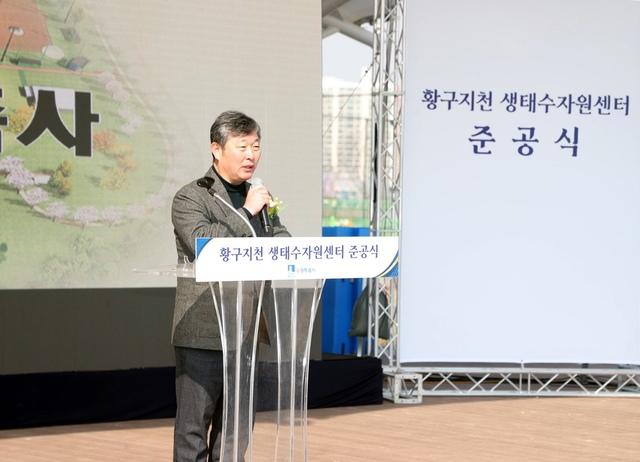 NSP통신-7일 김정렬 경기 수원시의회 부의장이 축사를 하고 있다. (사진 = 수원시의회)