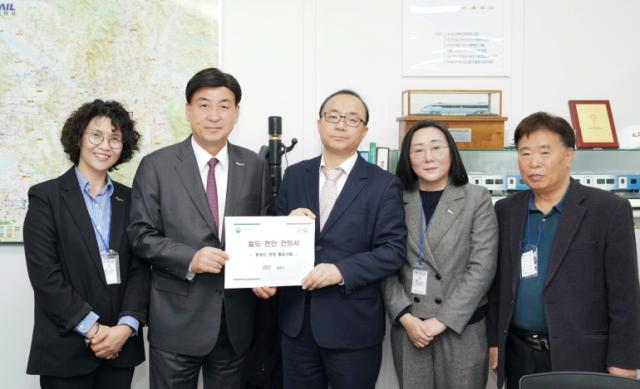 NSP통신-6일 용인특례시와 광주시가 국토교통부를 방문해 경강선 연장 사업 지원을 요청했다. (사진 = 용인특례시)