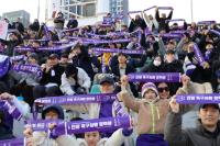 [NSP PHOTO]안양시 인재육성재단, 안양 축구사랑 장학생들과 FC안양 홈개막전 경기 관람