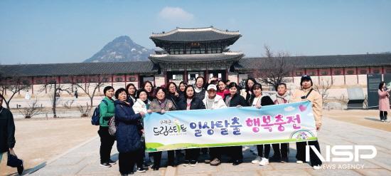NSP통신-일상탈출 행복충전 프로그램 찬석자 기념 찰영 (사진 = 구례군청)