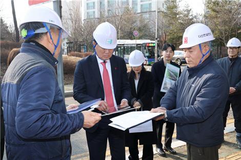 NSP통신-경기 희망에코마을 현장 방문 모습. (사진 = 군포시)