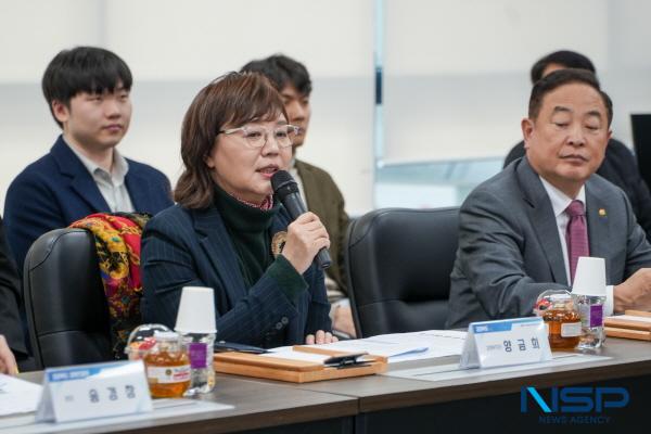 NSP통신-경상북도는 지난 10일 구미 경제진흥원에서 도내 상공회의소 회장, 기업 분야 공공기관장 등 50여 명이 참석한 가운데 기업규제 현장지원단을 개소하고 현판식을 개최했다. (사진 = 경상북도)