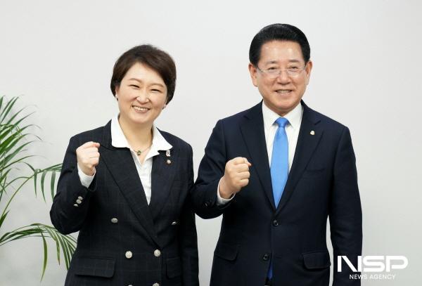 NSP통신-김영록 전라남도지사가 12일 서울 국회에서 이언주 더불어민주당 최고위원을 만나 도 현안 해결을 위해 국회 차원의 협조를 요청하고 있다 (사진 = 전남도)
