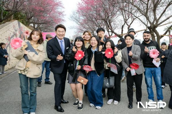 NSP통신-순천시 매곡동 홍매화 거리는 이번 주에서 다음 주 사이에 절정을 맞을 것으로 예상된다. (사진 = 순천시)