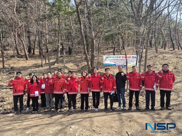 NSP통신-경주시는 산림청, 경상북도와 합동으로 지난 11일 소나무재선충병 피해지역인 신평동 일대를 점검했다. (사진 = 경주시)