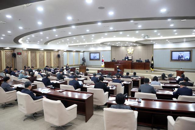 NSP통신-12일 수원시의회 제391회 임시회가 진행되고 있다. (사진 = 수원시의회)