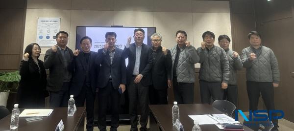 NSP통신-포항시는 12일 포항영일신항만에서 경상북도와 PICT 관계자 간 간담회를 갖고 북극항로 시대 영일만항 활성화를 위한 항로 개척에 나서기로 했다. (사진 = 포항시)
