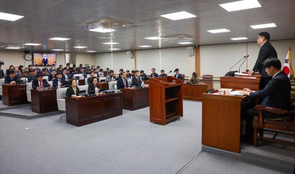 NSP통신-영주시의회(의장 김병기)는 13일 제290회 임시회 제2차 본회의를 끝으로 의사일정을 마무리했다. (사진 = 영주시의회)