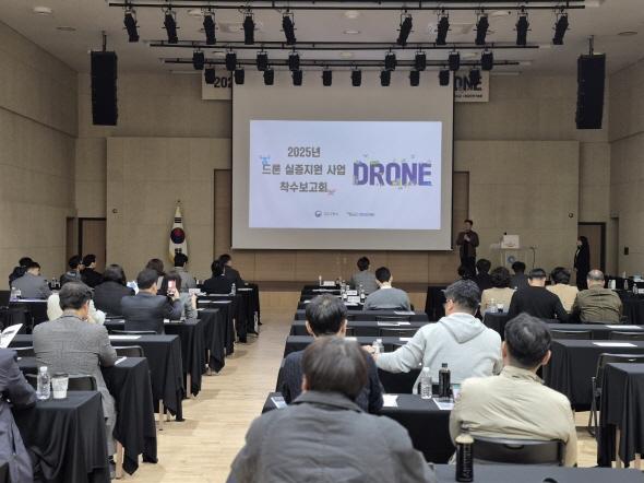 NSP통신-2025년 드론 실증도시 구축을 위한 공동협력 협약을 체결하고 사업 추진 방향 및 상호협력 방안 논의 (사진 = 영주시)
