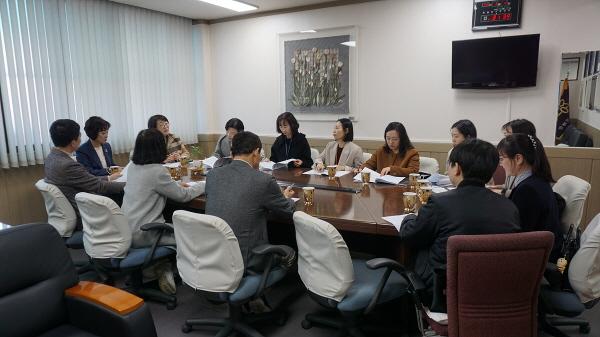 NSP통신-대구광역시는 지난 12일 대구시 약사회와 간담회를 개최하고 시민의 정신건강 증진 및 치매 친화적 환경 조성을 위한 협력 방안을 논의했다. (사진 = 대구광역시)