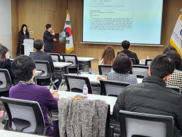 NSP통신-13일 열린 수원교육지원청 지역교권보호위원회 심의위원 상반기 역량강화 연수 모습. (사진 = 경기도교육청)