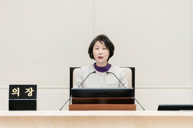 NSP통신-14일 본회의장에서 용인특례시의회가 제2차 본회의를 열고 제291회 임시회를 폐회했다. 사진은 유진선 의장 발언 모습. (사진 = 용인특례시의회)