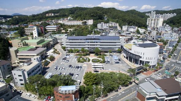 NSP통신-안동시 채종원 및 양묘장 제초관리 무인화 기술개발 사업 공모 선정, 국비 16억 원, 시비 1억 원 등 총 20억 2700만 원 투입, 산지 환경에서 활용 가능한 자율주행 예초 로봇 개발 본격화 (사진 = 안동시)