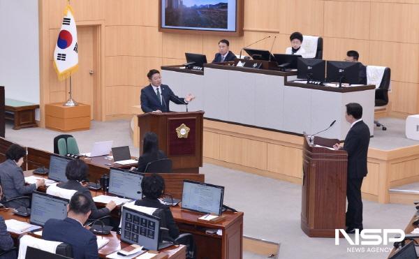 NSP통신-최정필 의원이 시정 질문을 통해 웅천지구의 심각한 과밀학급 문제를 지적했다. (사진 = 여수시)