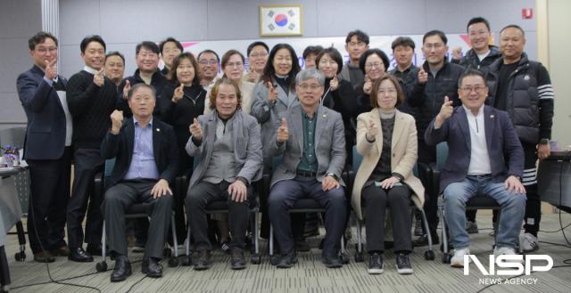 NSP통신-화성특례시 장애인사격연맹 3월 월례회를 마치고 참석지들이 기념 촬영 하는 모습. (사진 = 김종식 기자)