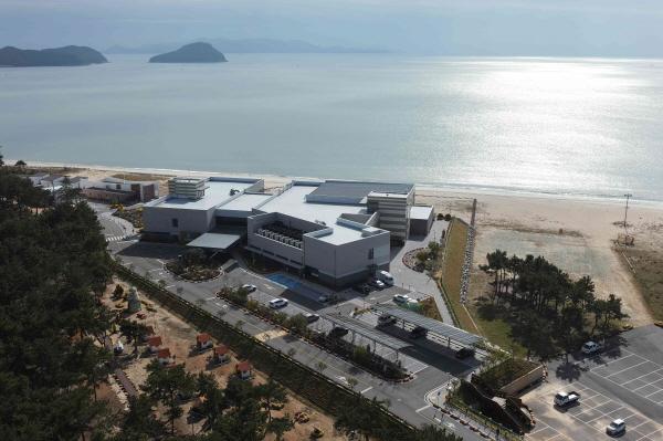 NSP통신-드론영상으로 자체 제작한 완도 해양 치유센터 (사진 = 전남도)