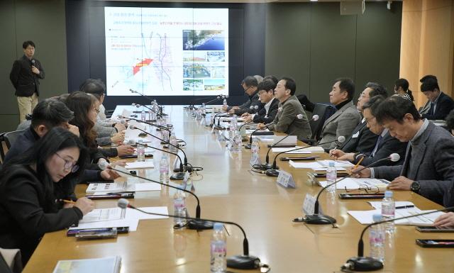 NSP통신-17일 평택시 종합상황실에서 평택 제2차 관광진흥종합계획 수립 용역 최종 보고회가 진행되고 있다. (사진 = 평택시)