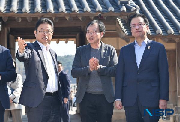 NSP통신-최상목 대통령 권한대행 겸 경제부총리가 20일 경북 경주시를 방문해 아시아태평양경제협력체(APEC) 정상회의 준비상황을 점검하고 관광 분야 민생경제점검회의를 개최했다. (사진 = 경상북도)