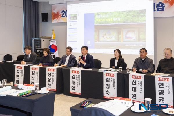 NSP통신-경상북도의회 정책연구위원회는 지난 19일 박성만 경상북도의회 의장을 비롯한 정책연구위원회 위원, 관계 공무원 등 70여 명이 참석한 가운데 2025년도 정책연구위원회 워크숍을 성공적으로 개최했다. (사진 = 경상북도의회)