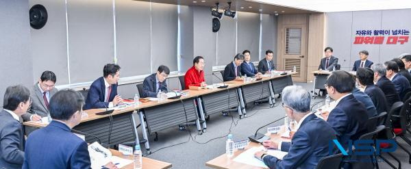 NSP통신-24일 홍준표 대구광역시장이 산하기관장회의를 주재했다. (사진 = 대구광역시)