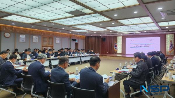 NSP통신-영천시는 24일 최기문 시장의 주재로 국·소장과 전 부서장이 참석한 가운데 2026년도 국가투자예산 확보 및 신규시책 발굴 전략회의를 개최했다. (사진 = 영천시)