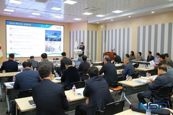 NSP통신-고영달 경주시 경제산업국장이 24일 언론브리핑을 통해 소관 분야 성과와 올 한해 역점사업에 대해 안내했다. (사진 = 경주시)