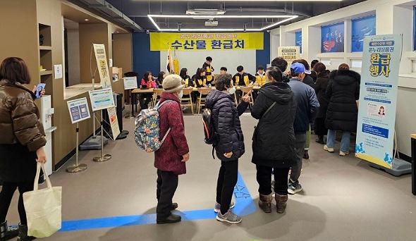 NSP통신-안동시 수산인의 날 기념 수산물 구입 온누리상품권 환급행사 시행, 수산인의 긍지와 자부심 고취를 위해 제정된 수산인의 날 기념 , 국내산 수산물 구입 시 1인 최대 2만 원 온누리 상품권 환급 (사진 = 안동시)