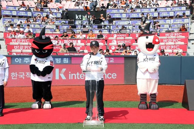 NSP통신-22일 이재식 경기 수원시의회 의장이 축사를 하는 모습. (사진 = 수원시의회)