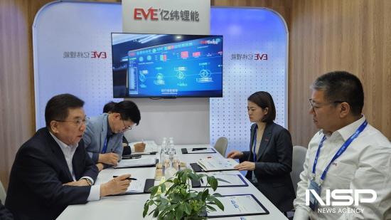 NSP통신-구충곤 광양경자청장 글로벌배터리기업 EVE 에너지와 투자상담 (사진 = 광양만권경제자유구역청)