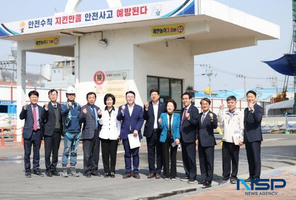 NSP통신-대구시의회 경제환경위원회는 제315회 임시회 기간 중인 25일 성서자원회수시설, 폐기물에너지화시설, 환경자원사업소 등 지역 환경기초시설을 방문해 안전점검을 포함한 운영현황 및 향후 시설 보완 계획 등을 살피고 점검했다. (사진 = 대구시의회)