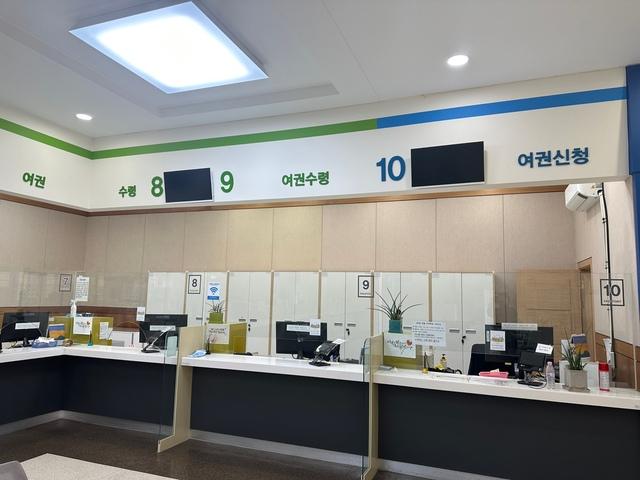 NSP통신-리모델링한 여권민원실 전경. (사진 = 수원시)