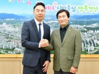 [NSP PHOTO]정지영 현대백화점 사장 경산시청 방문, 조현일 시장과 환담