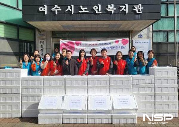 NSP통신-롯데케미칼 여수공장이 사랑의 밑반찬을 만들어 독거어르신 50세대에 전달했다. (사진 = 롯데케미칼)