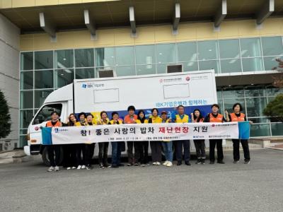 [NSP PHOTO]수원자원봉사센터 산불피해 이재민에 사랑의 밥차 지원