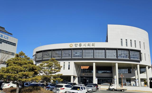 NSP통신-안동시의회 제256회 긴급 임시회 개회, 제1회 추가경정 예산안 및 각종 안건 심의 (사진 = 김오현기자)