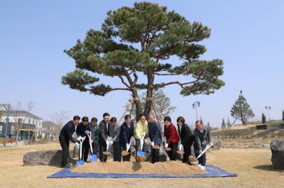 [NSP PHOTO]중흥그룹평택시 특수목 기증식 개최