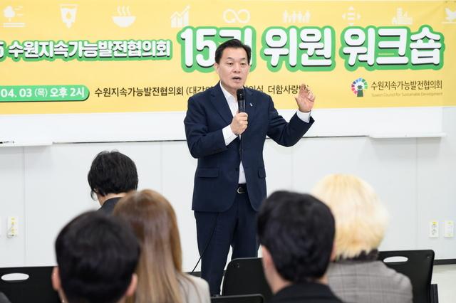NSP통신-3일 이재준 수원시장이 인사말을 하는 모습. (사진 = 수원시)