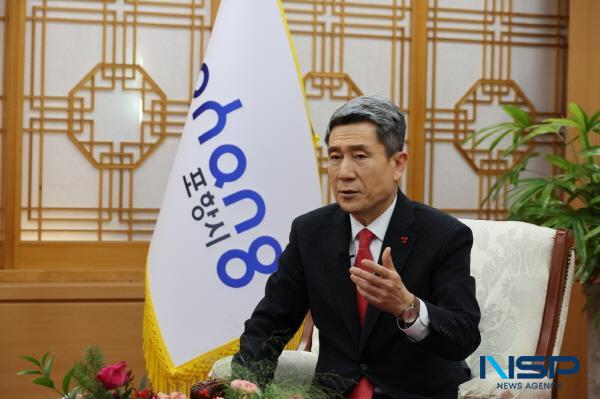 NSP통신-이강덕 포항시장은 4일 대통령 탄핵 심판 인용 결정 후 입장문을 통해 지역 경제 안정과 시민들의 일상 보호에 대한 강한 의지를 표명했다. (사진 = 포항시)