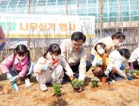 [NSP PHOTO]진교훈 강서구청장, 주민들과 식목일 행사…환경보호 중요성 전파